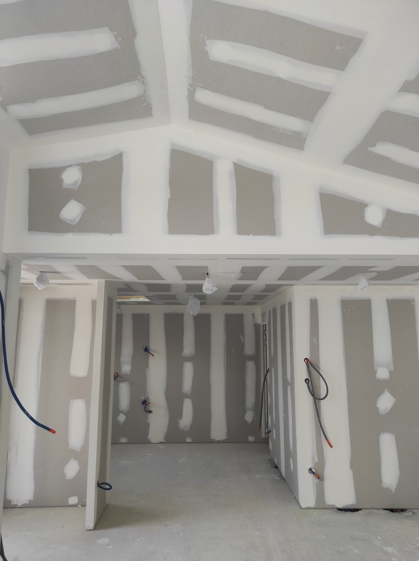 Application de bandes à joints pour plaques de plâtre à La Rochelle